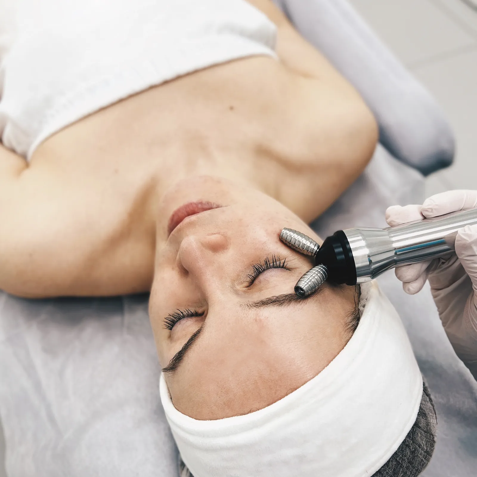 Hydrogen Peel™ — oczyszczanie wodorowe twarzy — Velvet Skin Clinic Warszawa