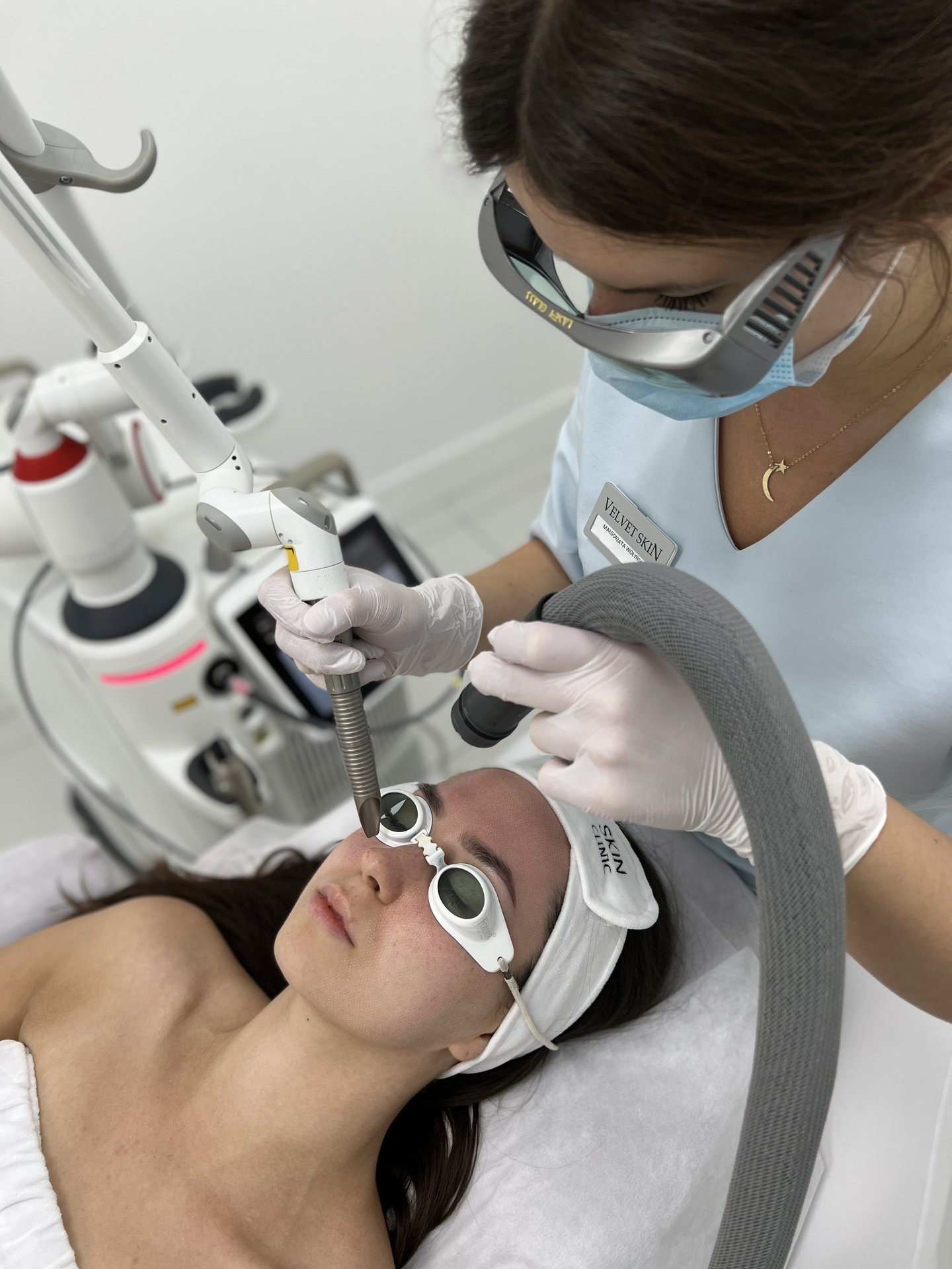 peeling laserowy — twarz — fotostarzenie — hero — Velvet Skin Clinic
