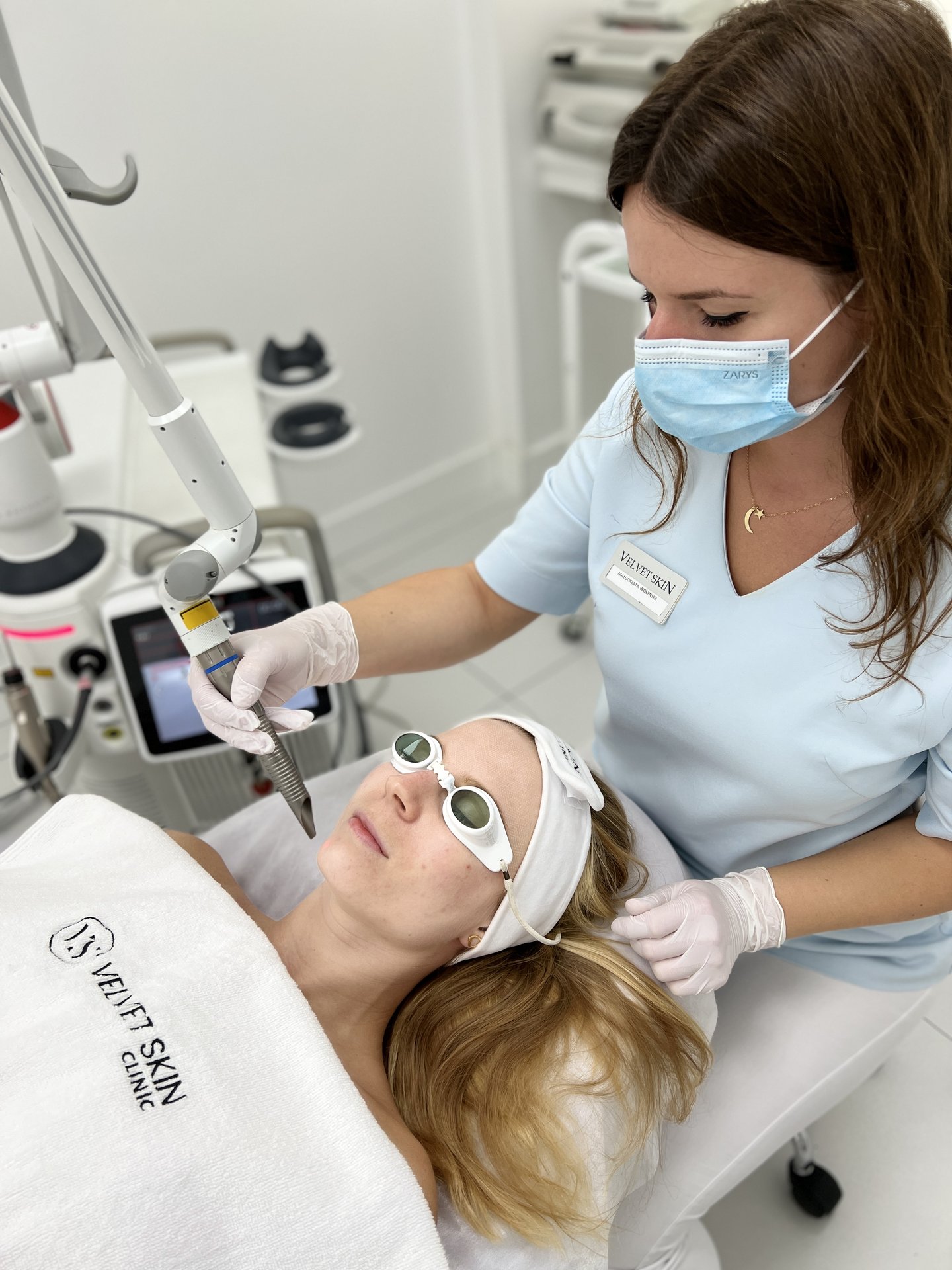 resurfacing — twarz — blizny potradzikowe — hero — Velvet Skin Clinic