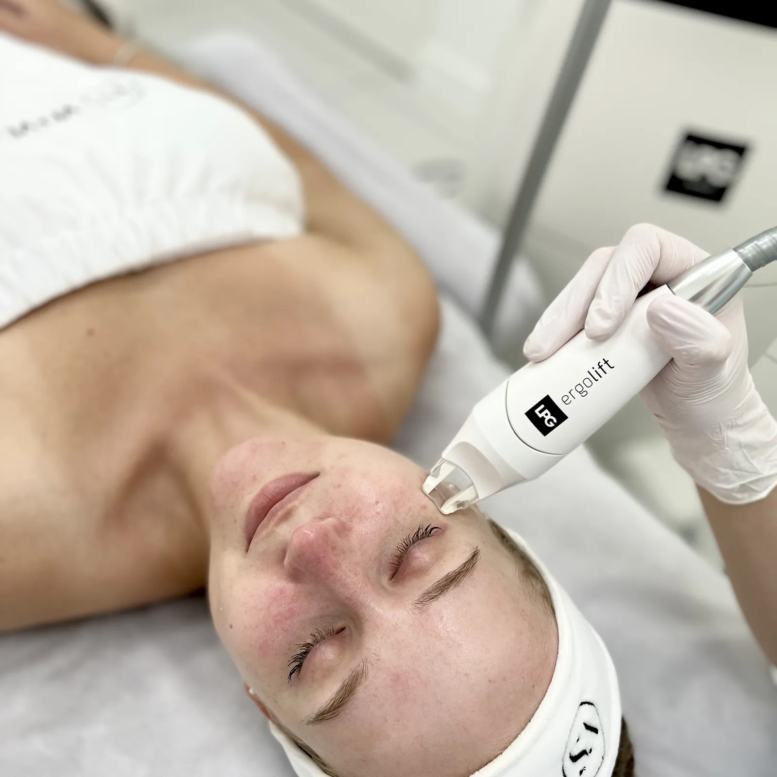 Skinboosters™ Vital — mezoterapia usieciowanym kwasem hialuronowym — Velvet Skin Clinic Warszawa